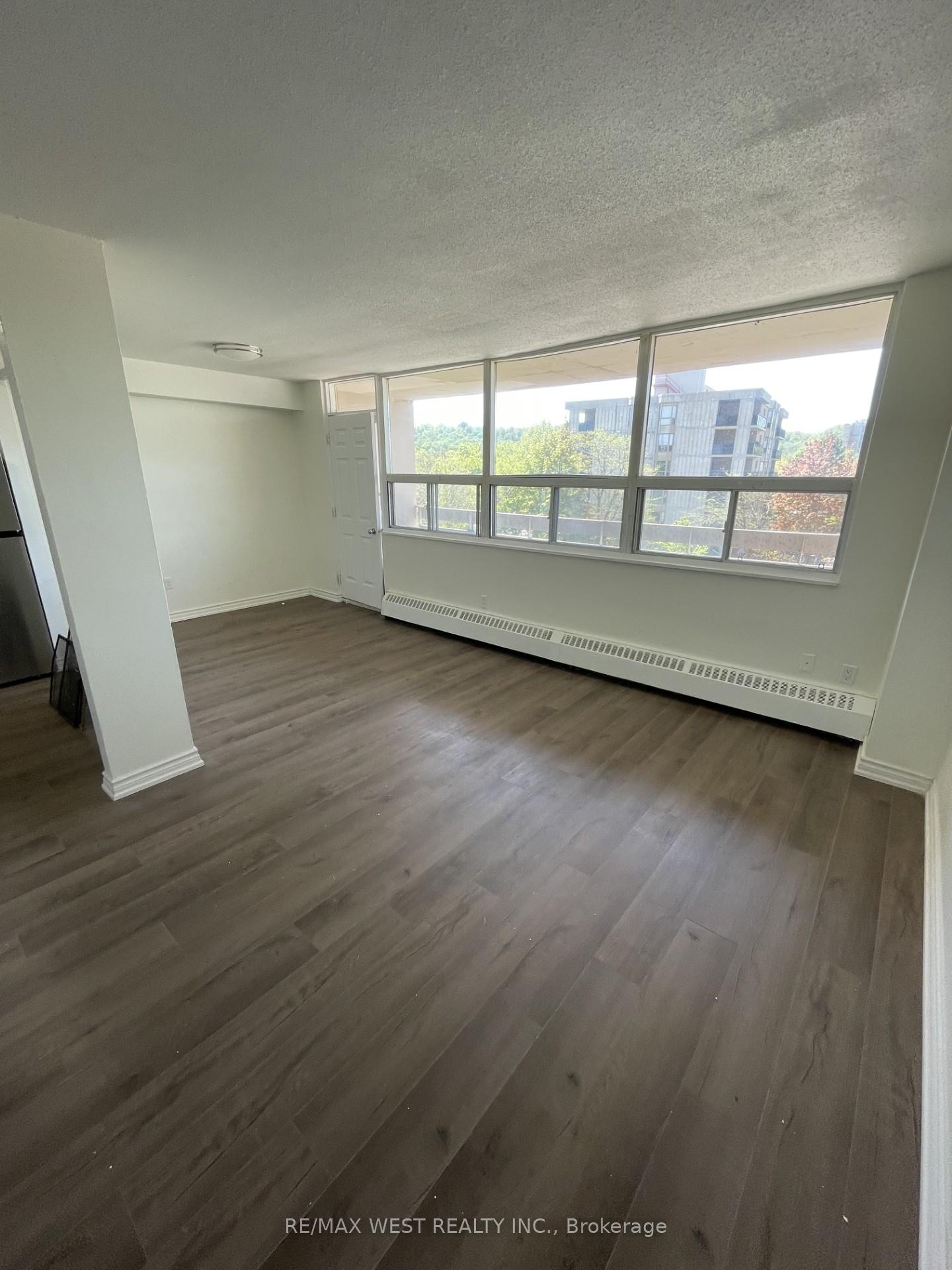 Photo 4 of Unit 403, 15 Albright Road, Hamilton, Vincent — HOMEH
