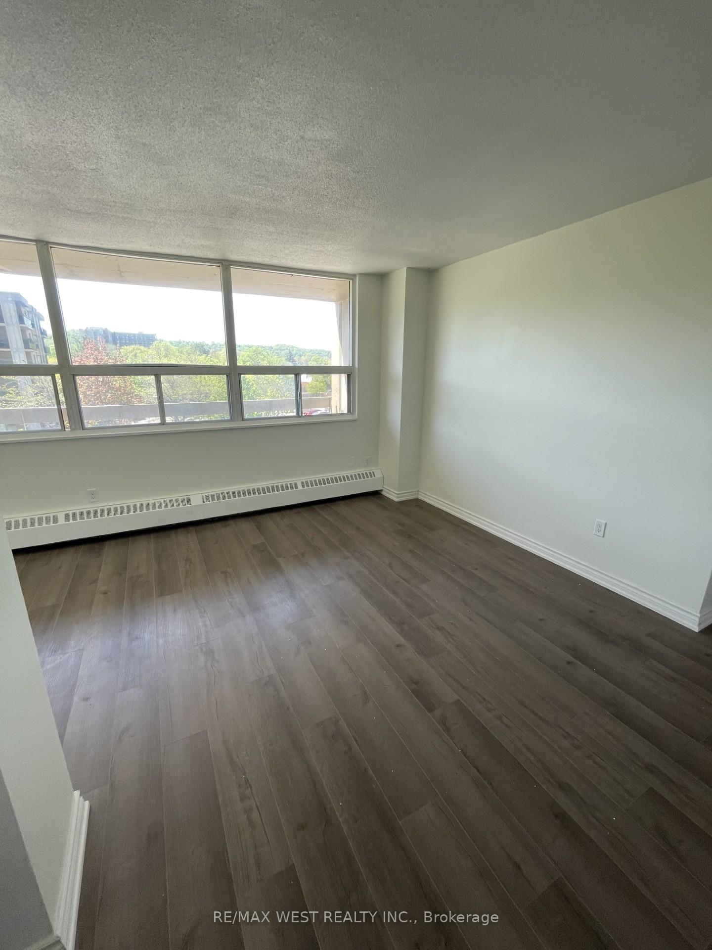 Photo 5 of Unit 403, 15 Albright Road, Hamilton, Vincent — HOMEH