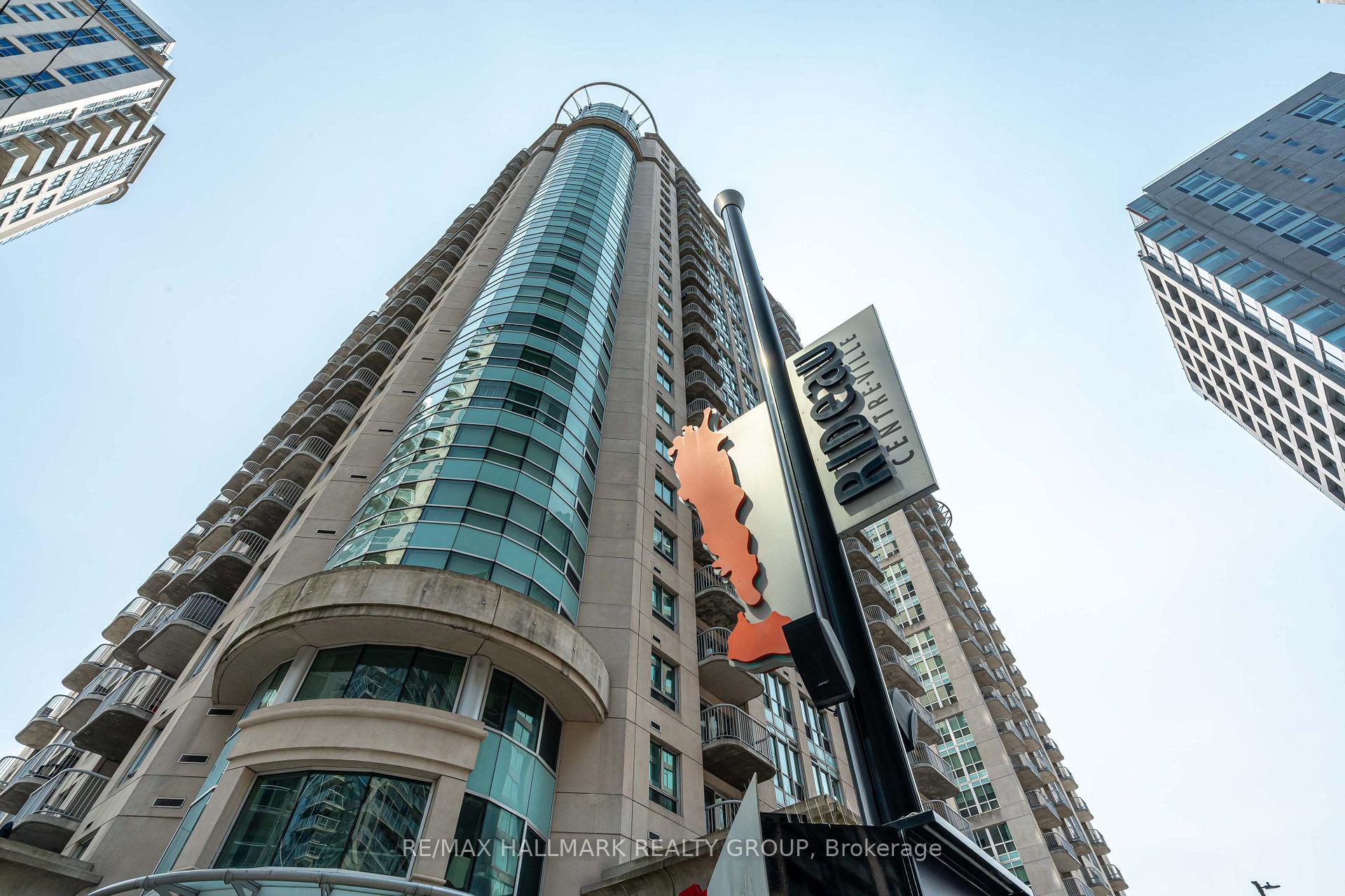 Front of Unit 1907, 234 Rideau Street