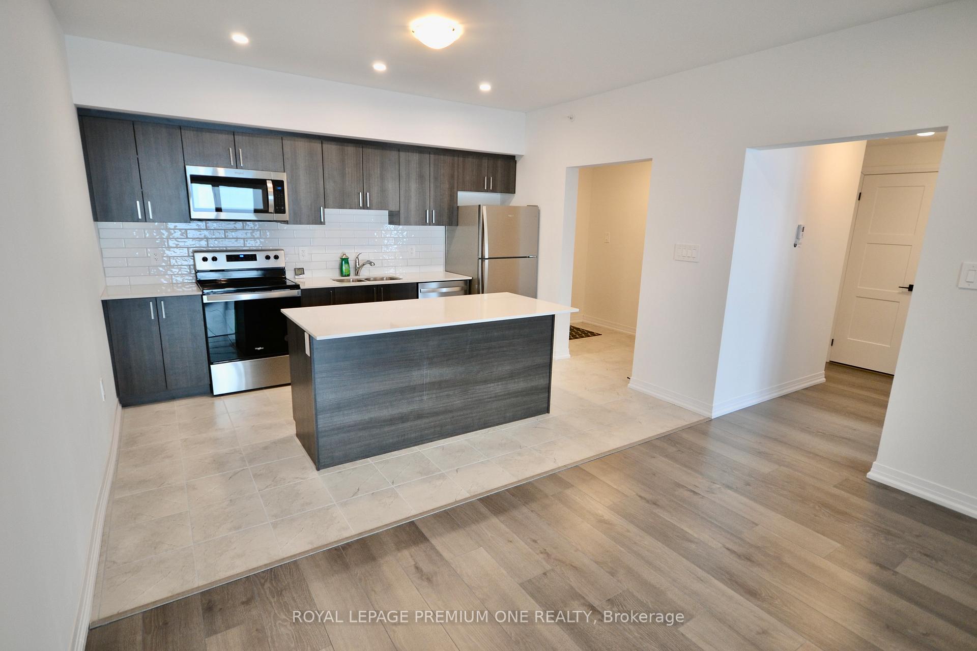 Photo 11 of Unit 207, 15 Kneeshaw Drive, Barrie, Rural Barrie Southeast — HOMEH