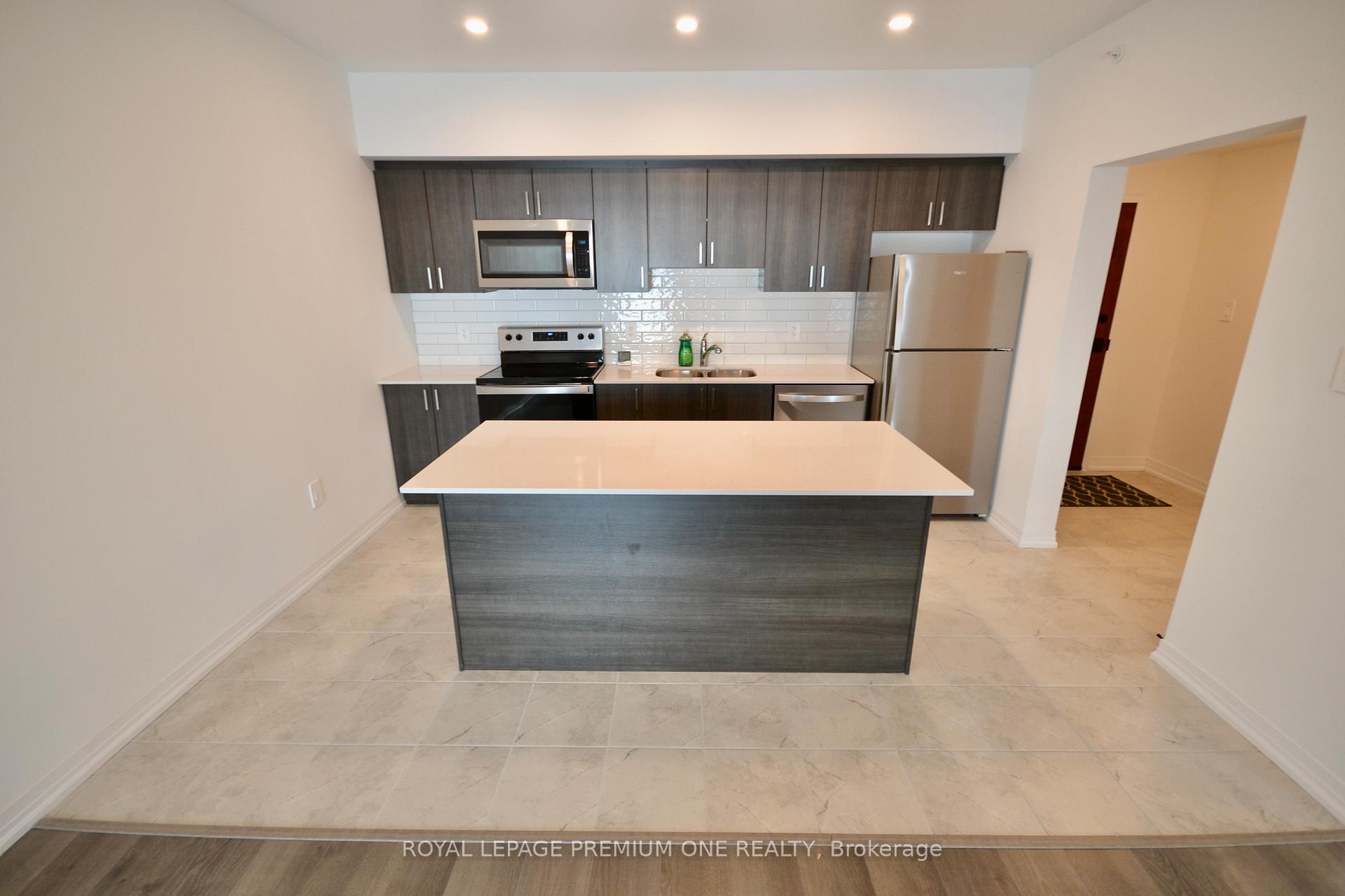 Photo 12 of Unit 207, 15 Kneeshaw Drive, Barrie, Rural Barrie Southeast — HOMEH