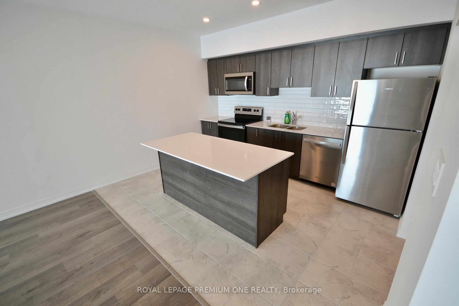 Photo 13 of Unit 207, 15 Kneeshaw Drive, Barrie, Rural Barrie Southeast — HOMEH