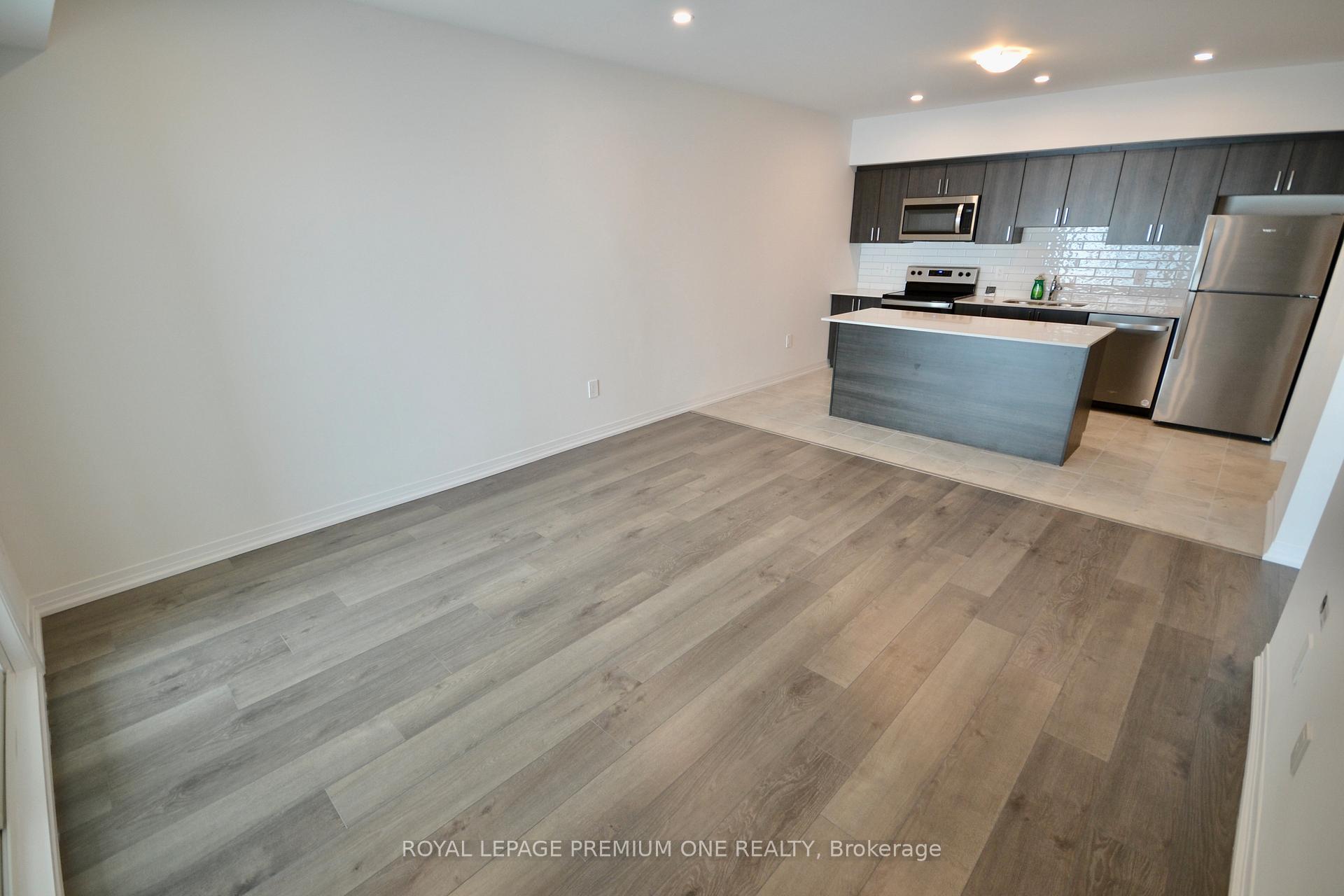 Photo 15 of Unit 207, 15 Kneeshaw Drive, Barrie, Rural Barrie Southeast — HOMEH