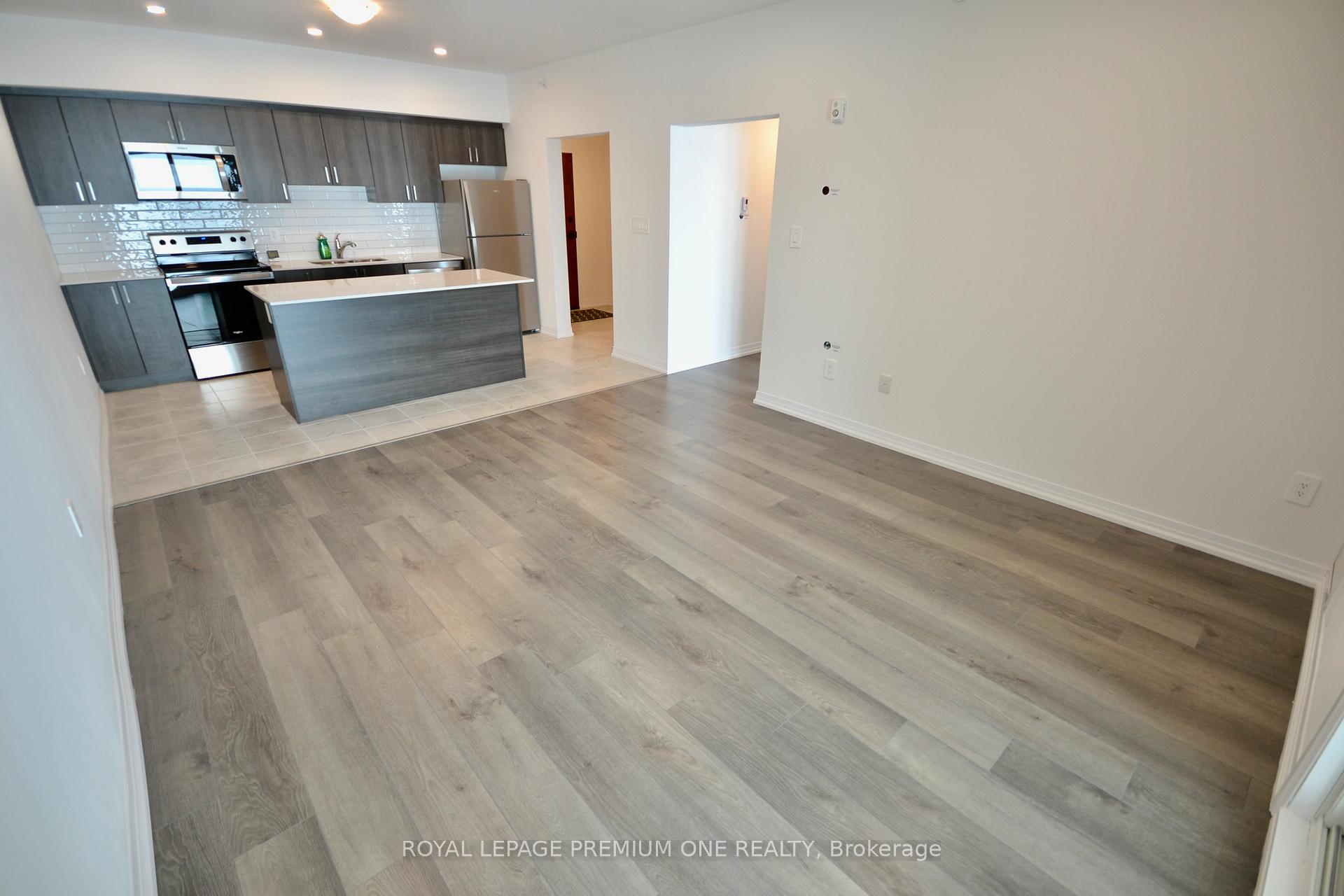 Photo 16 of Unit 207, 15 Kneeshaw Drive, Barrie, Rural Barrie Southeast — HOMEH