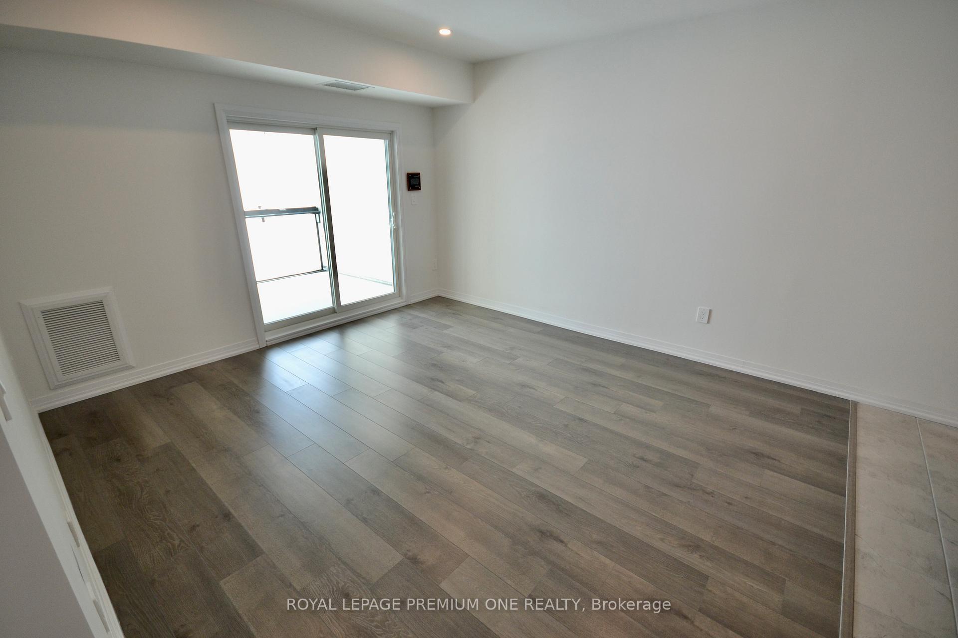 Photo 17 of Unit 207, 15 Kneeshaw Drive, Barrie, Rural Barrie Southeast — HOMEH