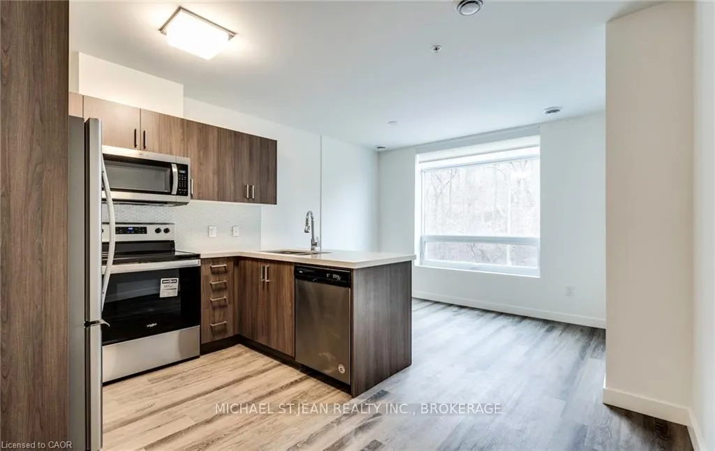 Front of Unit 102, 479 Charlton Avenue E