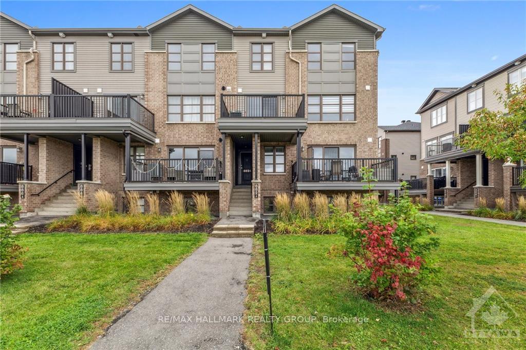 Front of Unit B, 882 Decoeur Drive