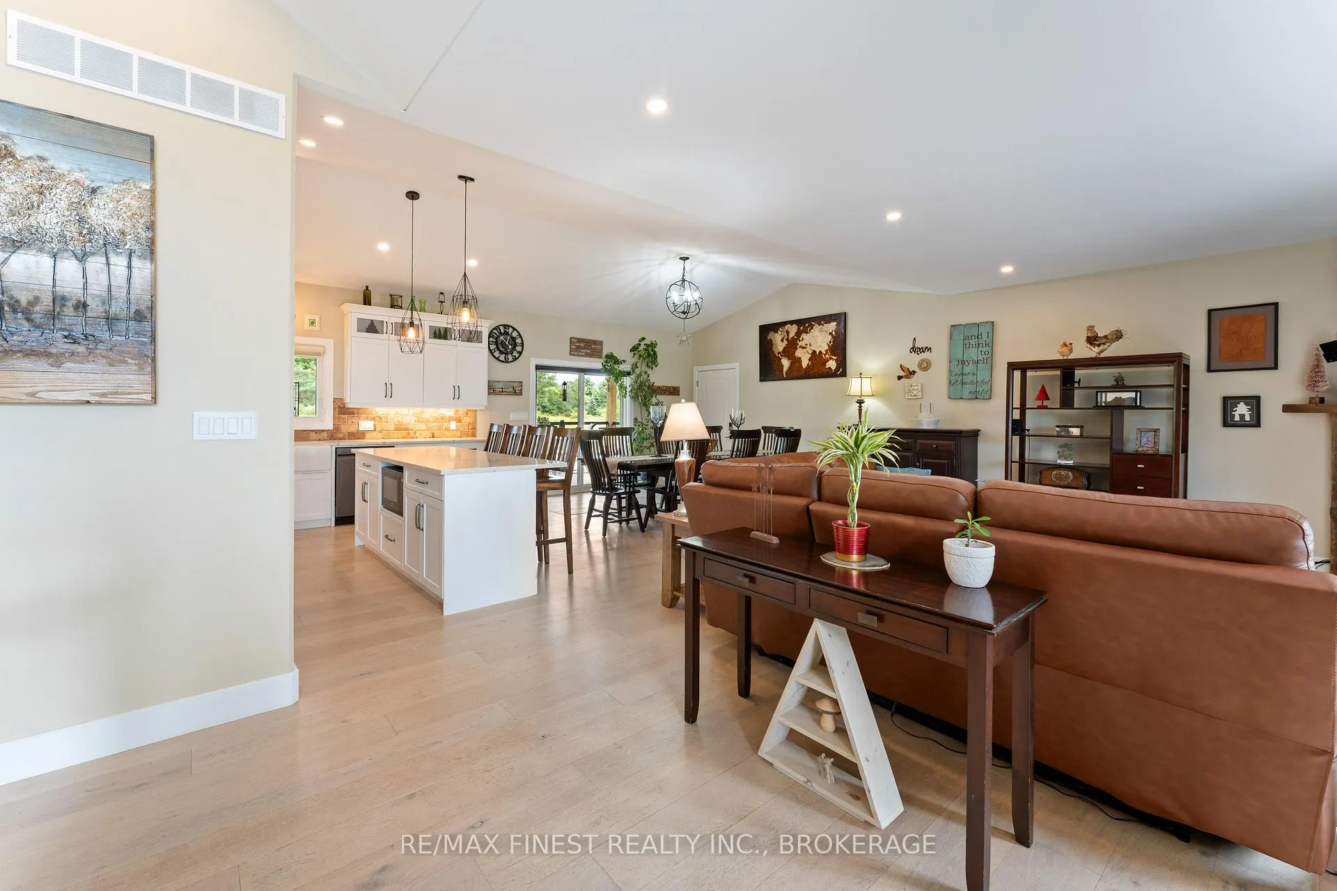 Photo 5 of 3266 Harrowsmith Road, Frontenac, Frontenac South — HOMEH