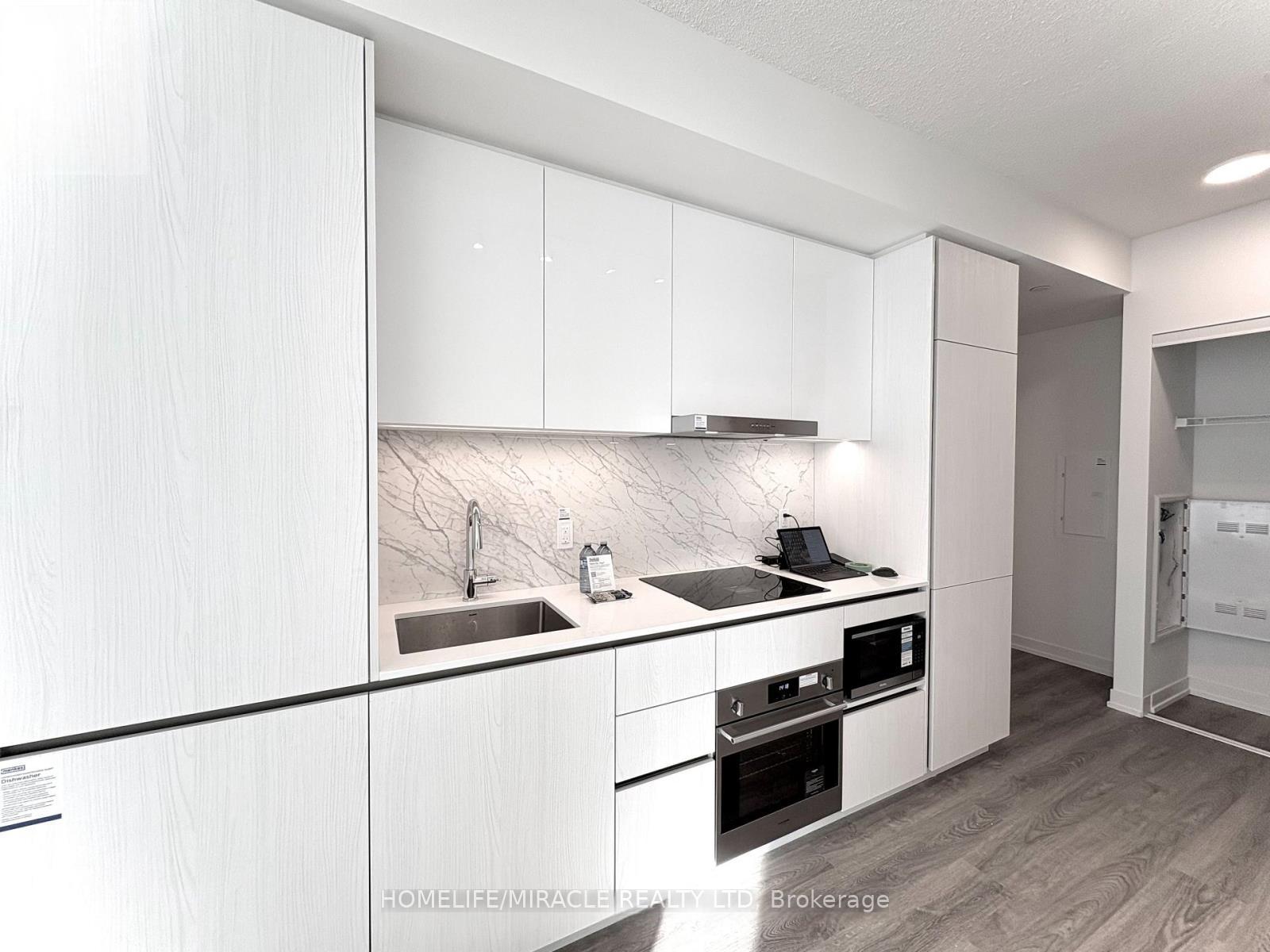 Photo 2 of Unit 2201, 8 Interchange Way, Vaughan, Vaughan Corporate Centre — HOMEH