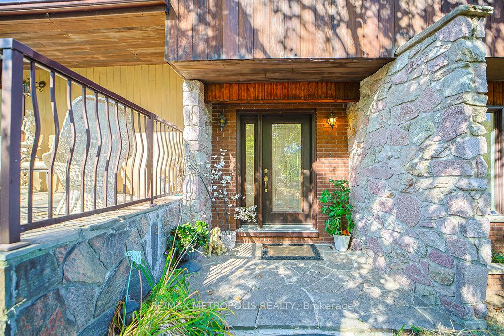 Photo 3 of 186 Pinedale Lane, Gravenhurst, Muskoka (S) — HOMEH