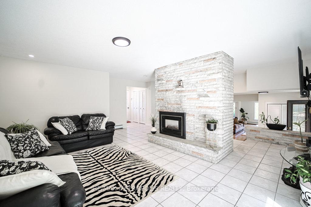 Photo 4 of 186 Pinedale Lane, Gravenhurst, Muskoka (S) — HOMEH