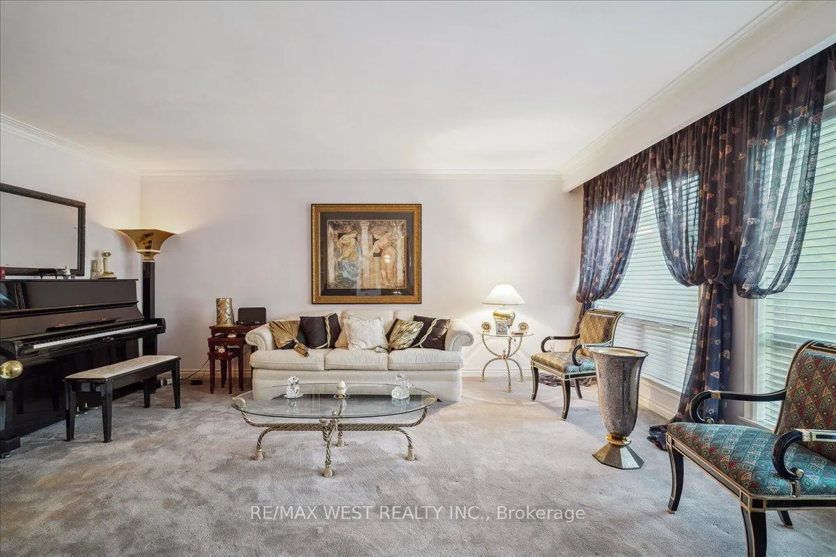 Photo 4 of 190 Sandys Drive, Vaughan, East Woodbridge — HOMEH