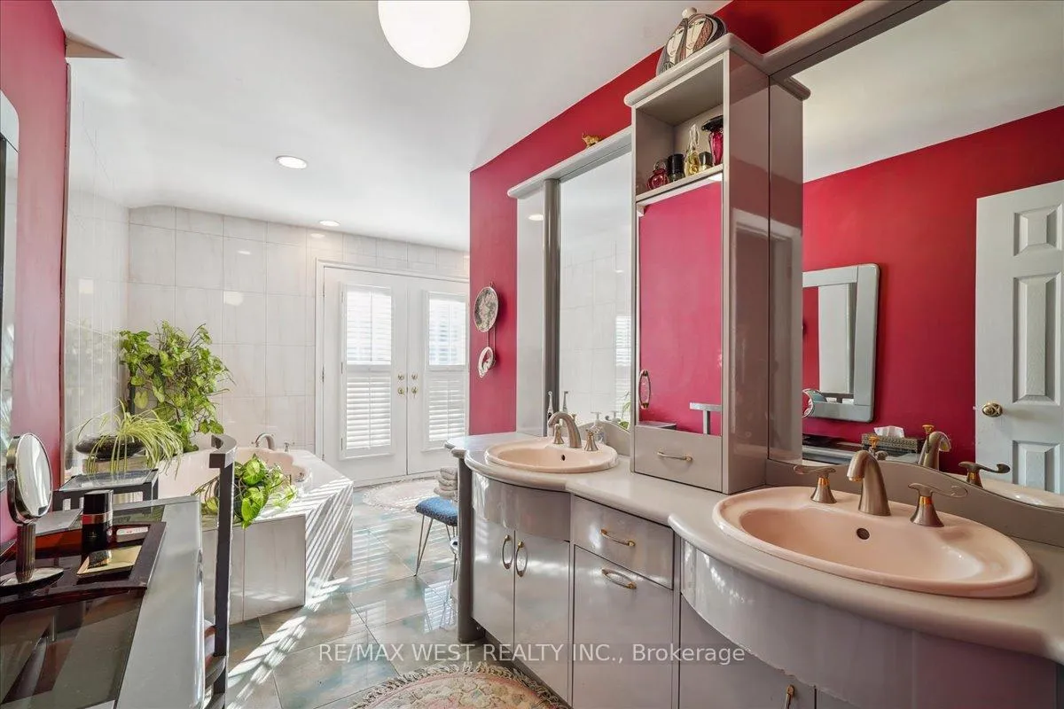 Photo 10 of 190 Sandys Drive, Vaughan, East Woodbridge — HOMEH