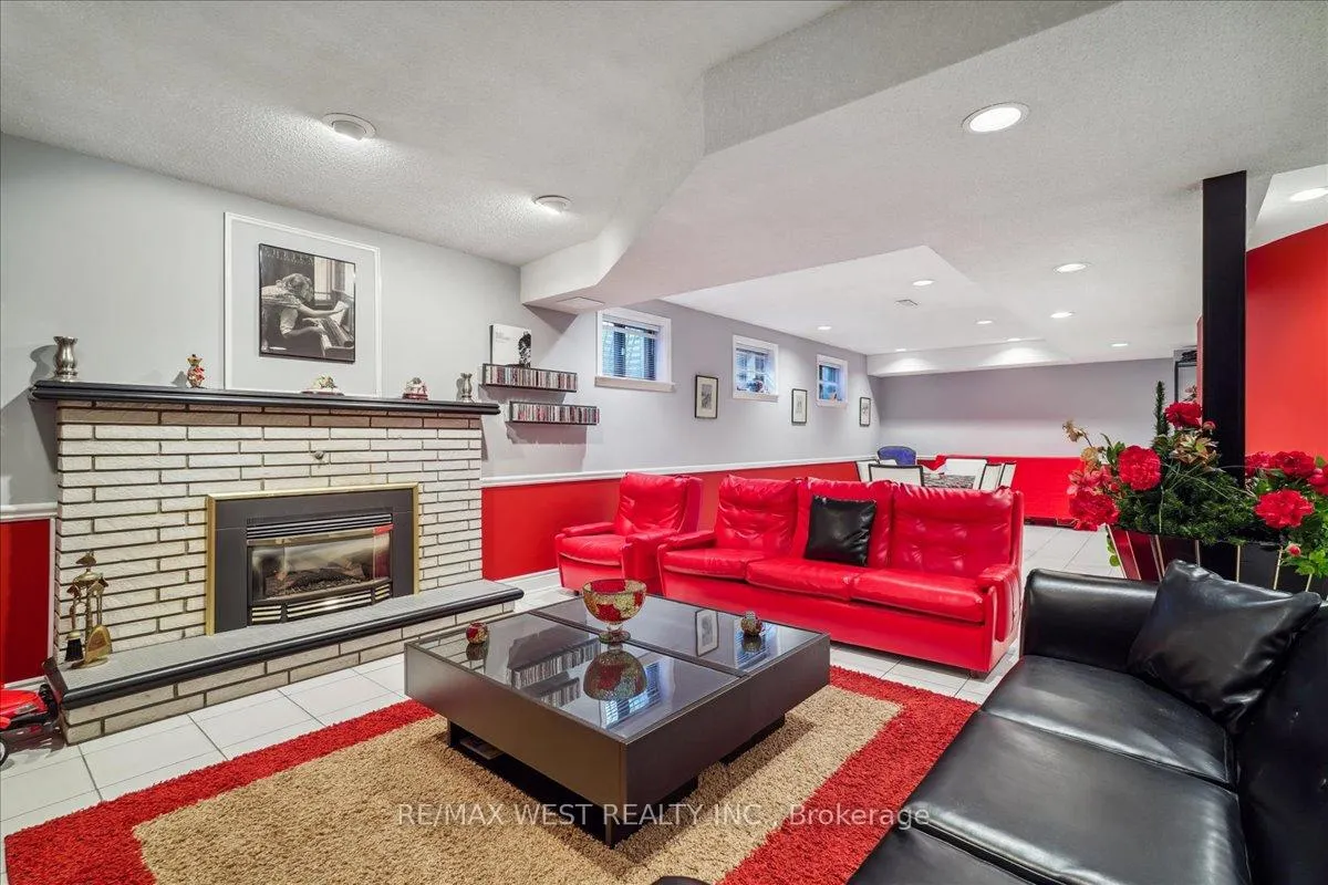 Photo 14 of 190 Sandys Drive, Vaughan, East Woodbridge — HOMEH