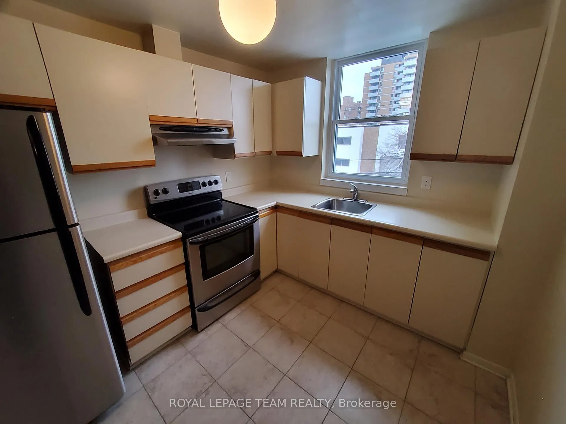 Photo 6 of Unit 304, 50 Burnside Avenue, Ottawa, Mechanicsville — HOMEH
