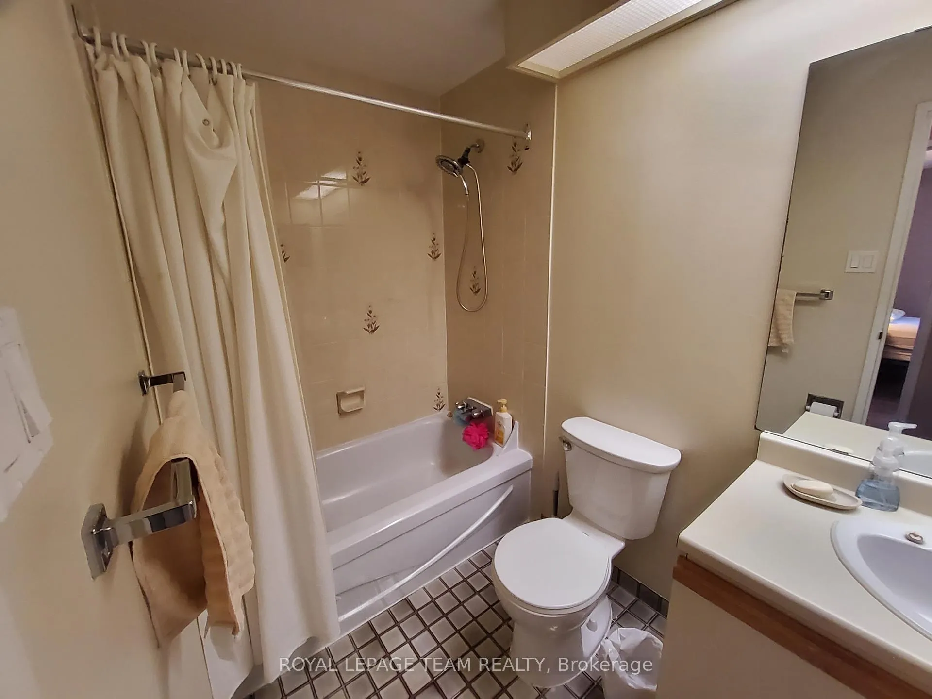 Photo 14 of Unit 304, 50 Burnside Avenue, Ottawa, Mechanicsville — HOMEH