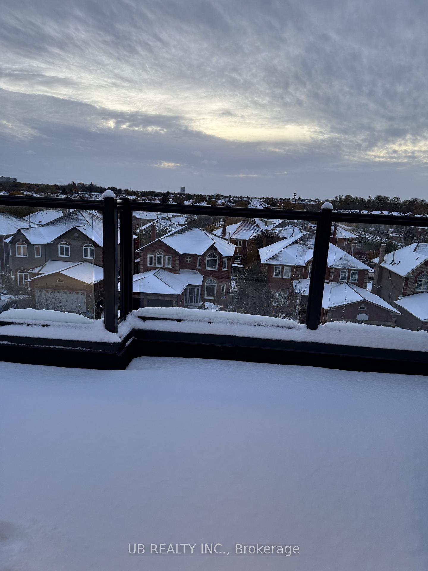 Photo 4 of Unit 31, 113 Marydale Avenue, Markham, Middlefield — HOMEH