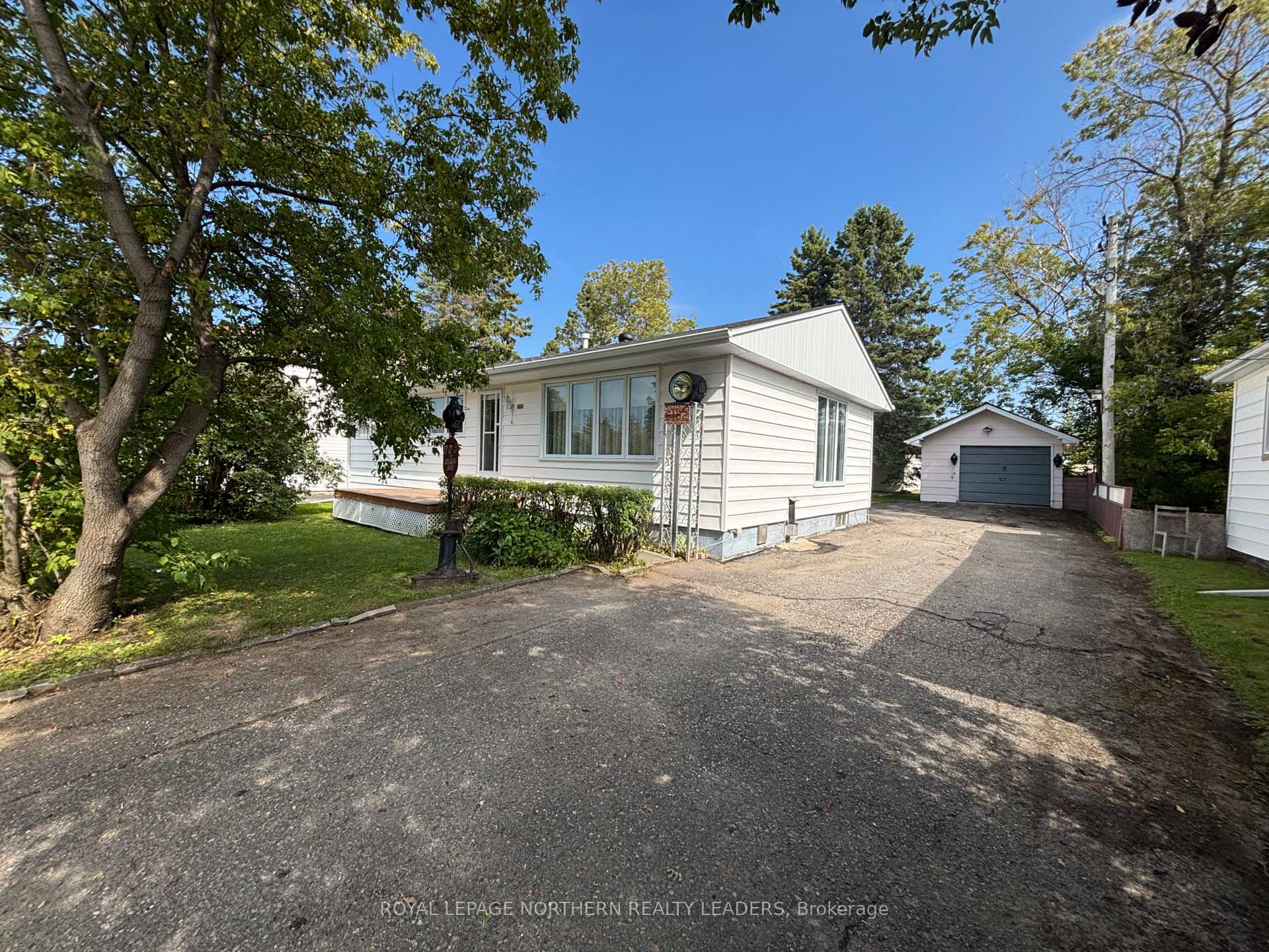 Photo 1 of 208 Second Avenue N, Cochrane — HOMEH