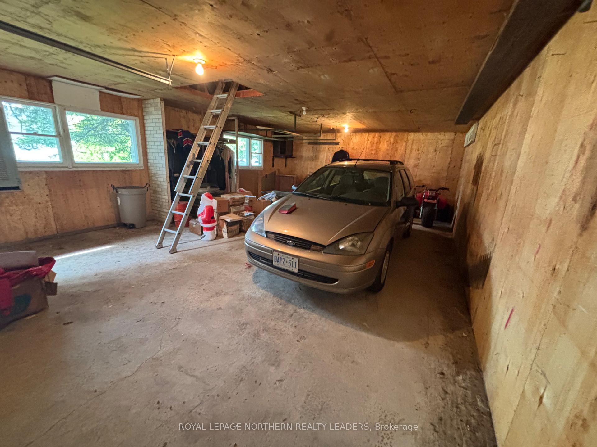 Photo 11 of 208 Second Avenue N, Cochrane — HOMEH
