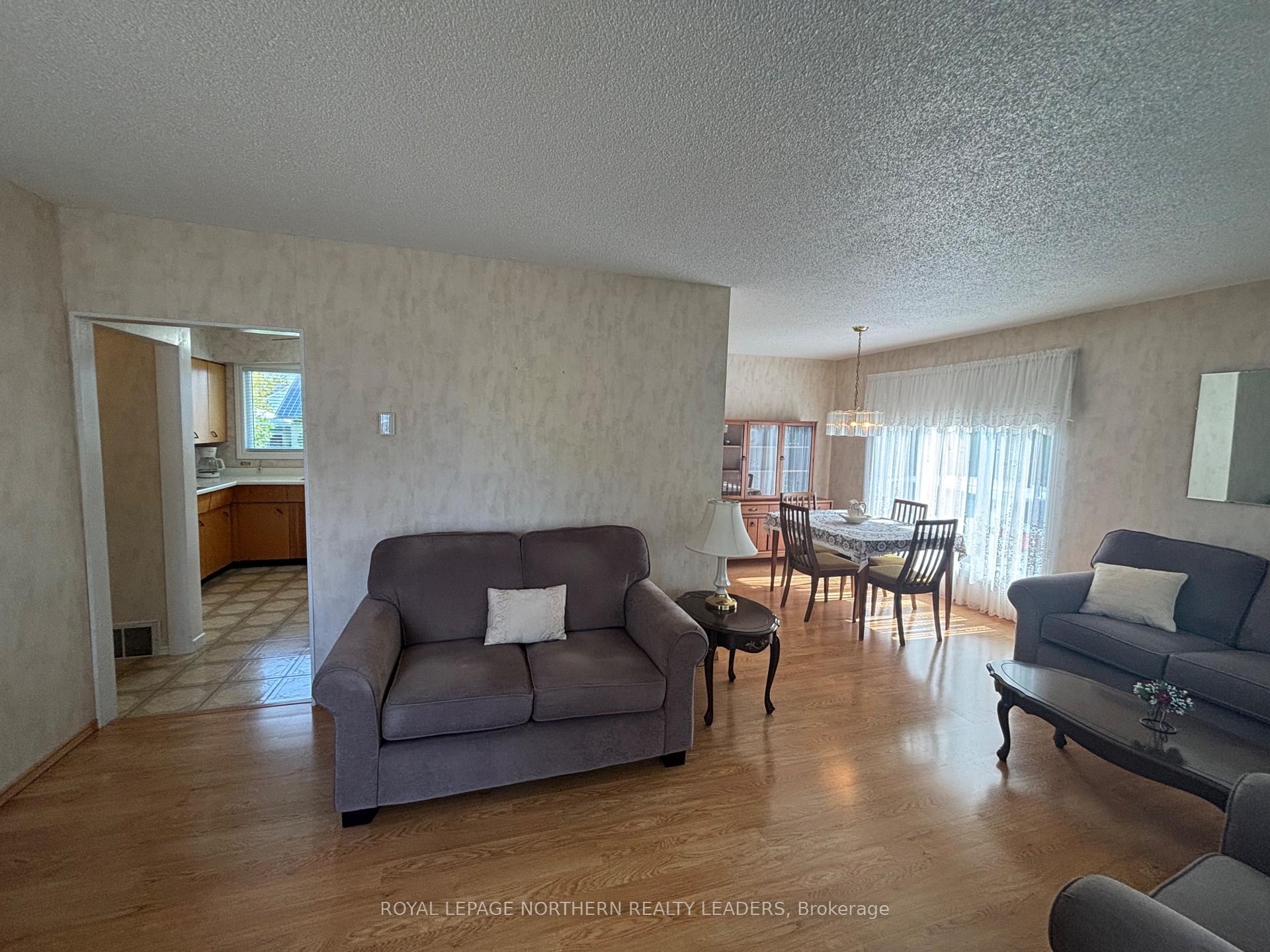 Photo 9 of 208 Second Avenue N, Cochrane — HOMEH