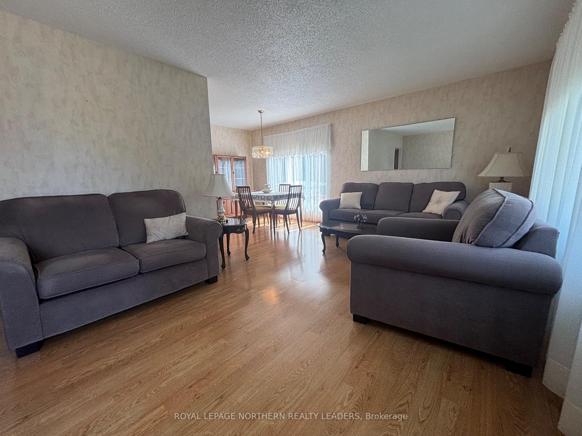 Photo 13 of 208 Second Avenue N, Cochrane — HOMEH