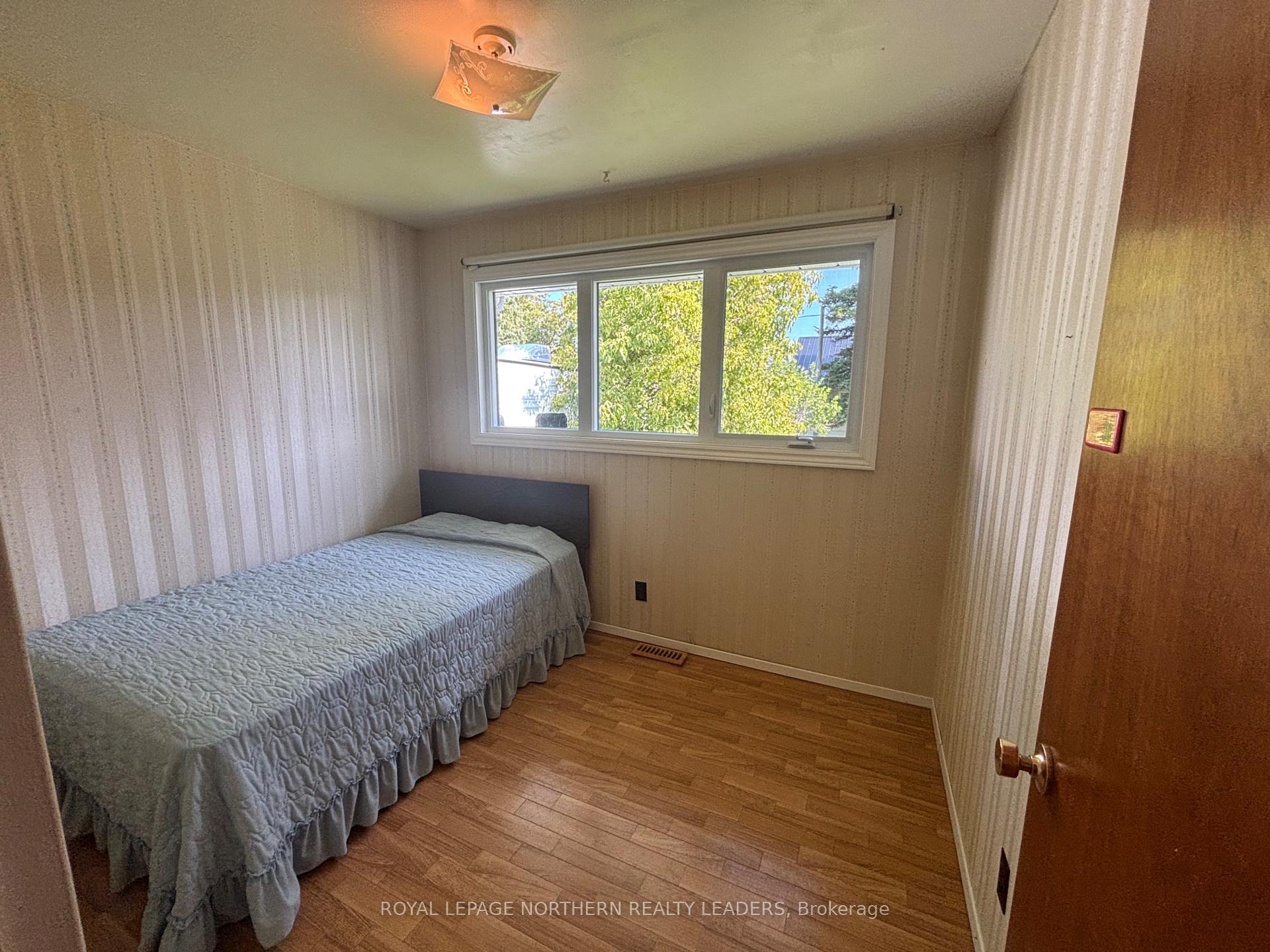 Photo 23 of 208 Second Avenue N, Cochrane — HOMEH