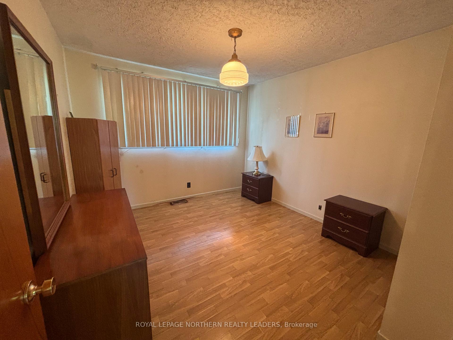 Photo 29 of 208 Second Avenue N, Cochrane — HOMEH