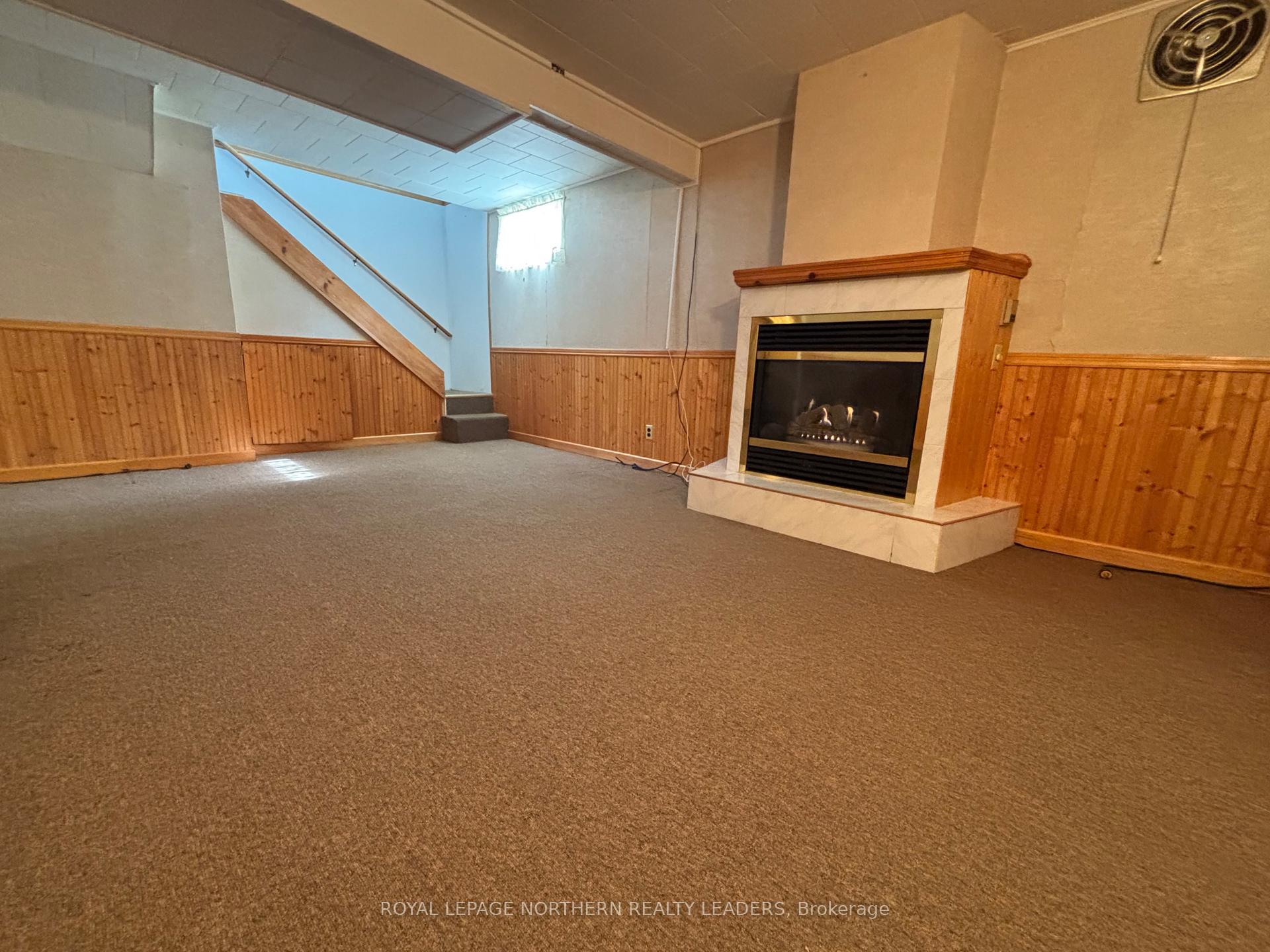 Photo 25 of 208 Second Avenue N, Cochrane — HOMEH
