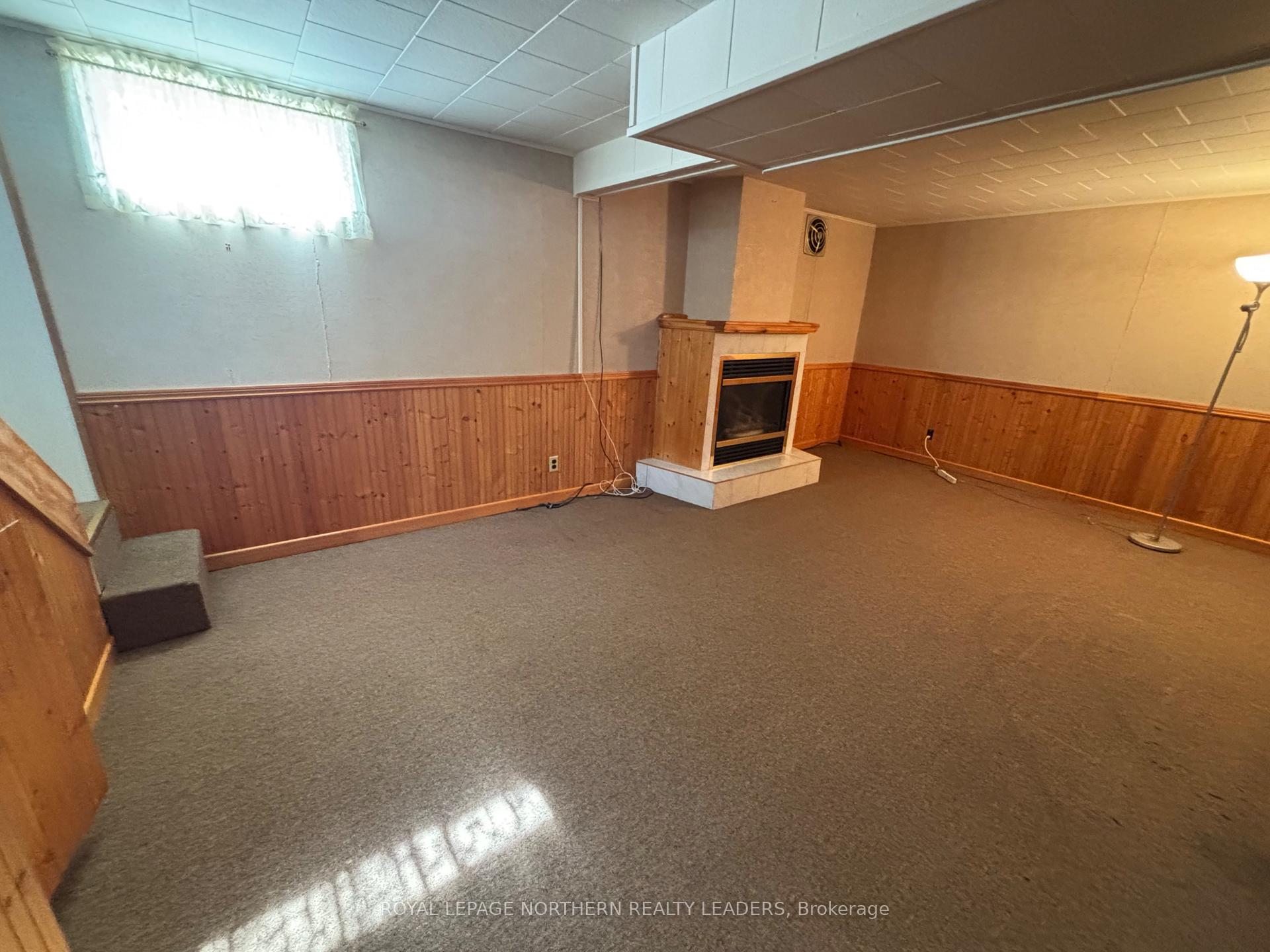 Photo 27 of 208 Second Avenue N, Cochrane — HOMEH