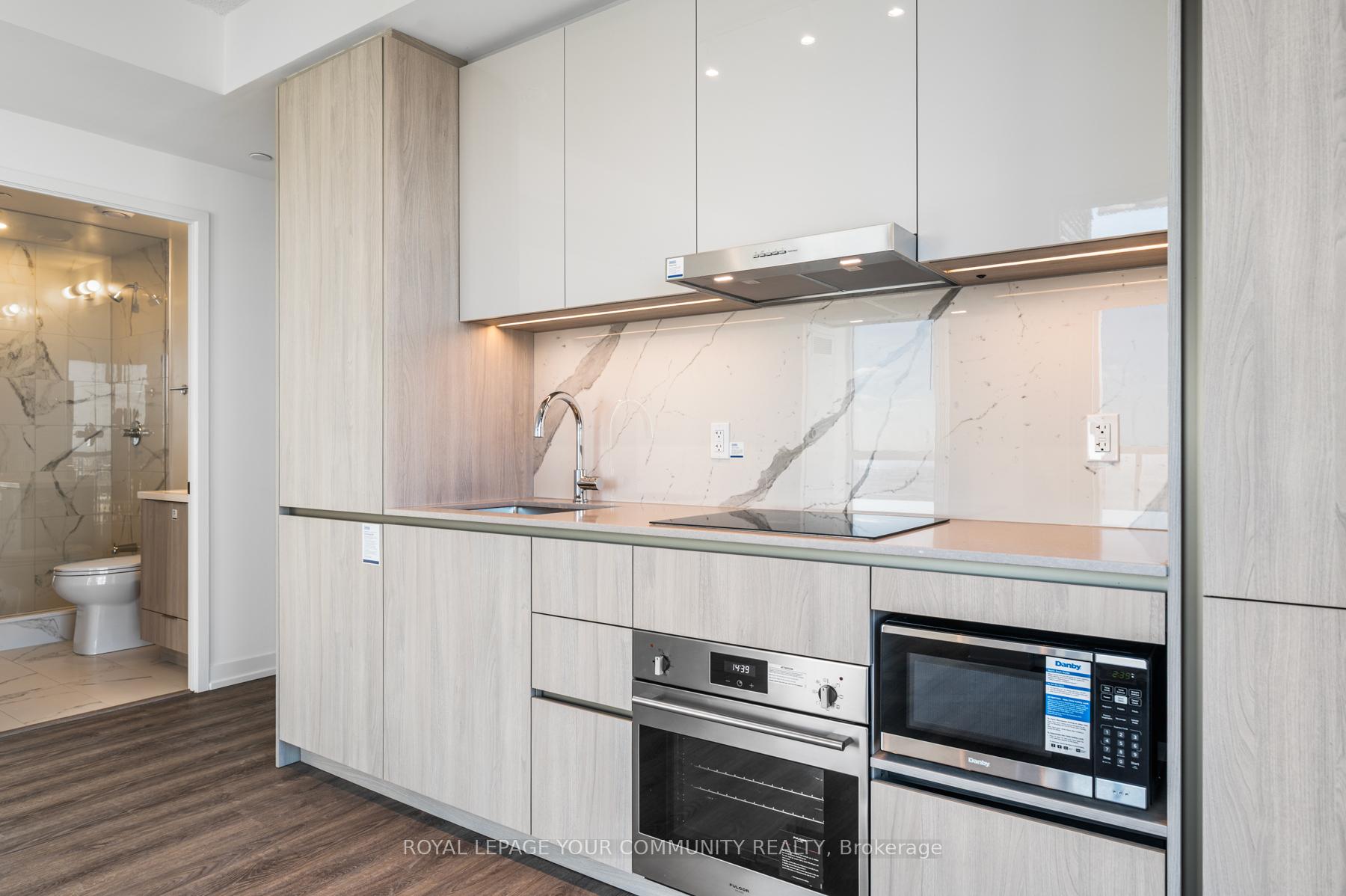 Photo 11 of Unit 2009, 8 Interchange Way, Vaughan, Vaughan Corporate Centre — HOMEH