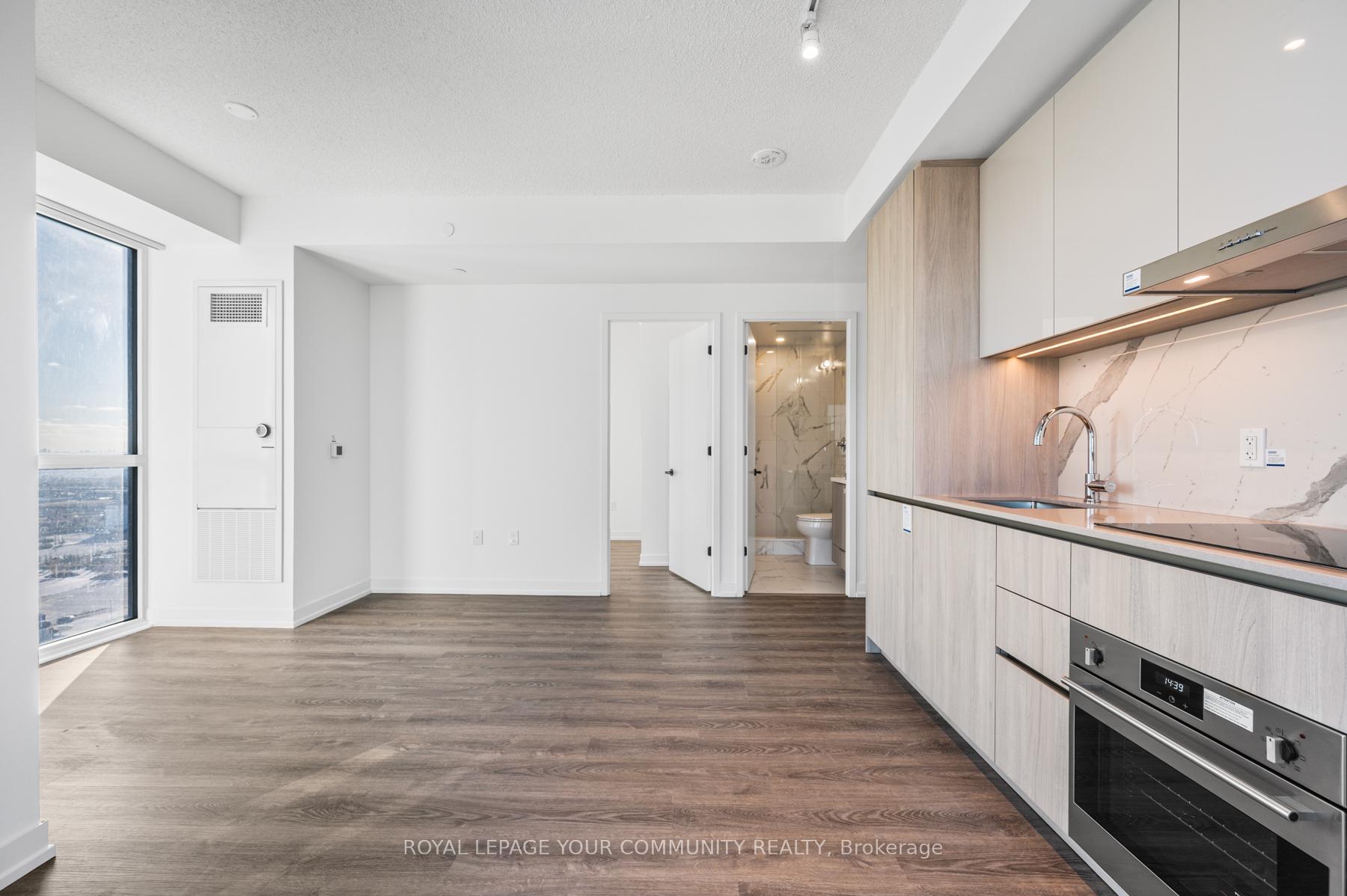 Photo 12 of Unit 2009, 8 Interchange Way, Vaughan, Vaughan Corporate Centre — HOMEH