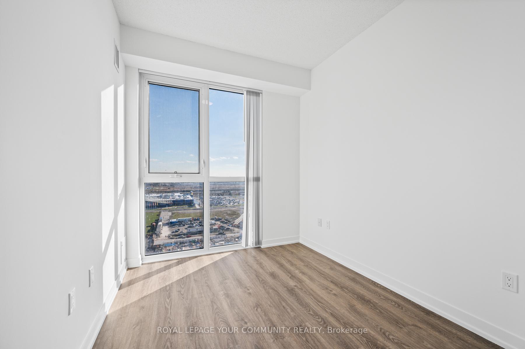 Photo 17 of Unit 2009, 8 Interchange Way, Vaughan, Vaughan Corporate Centre — HOMEH
