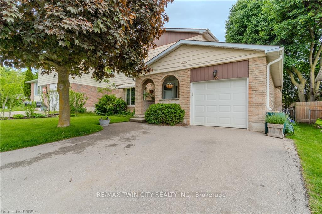 Photo 2 of 19 Trillium Way, Brant, Paris — HOMEH