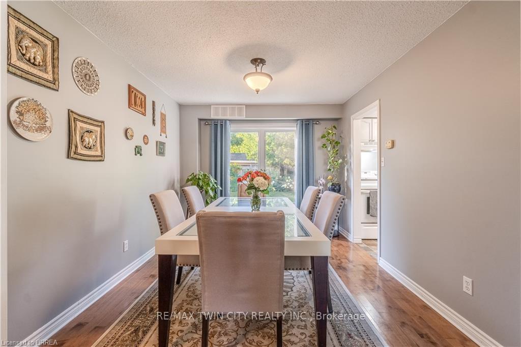 Photo 10 of 19 Trillium Way, Brant, Paris — HOMEH
