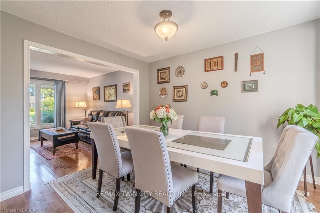 Photo 11 of 19 Trillium Way, Brant, Paris — HOMEH