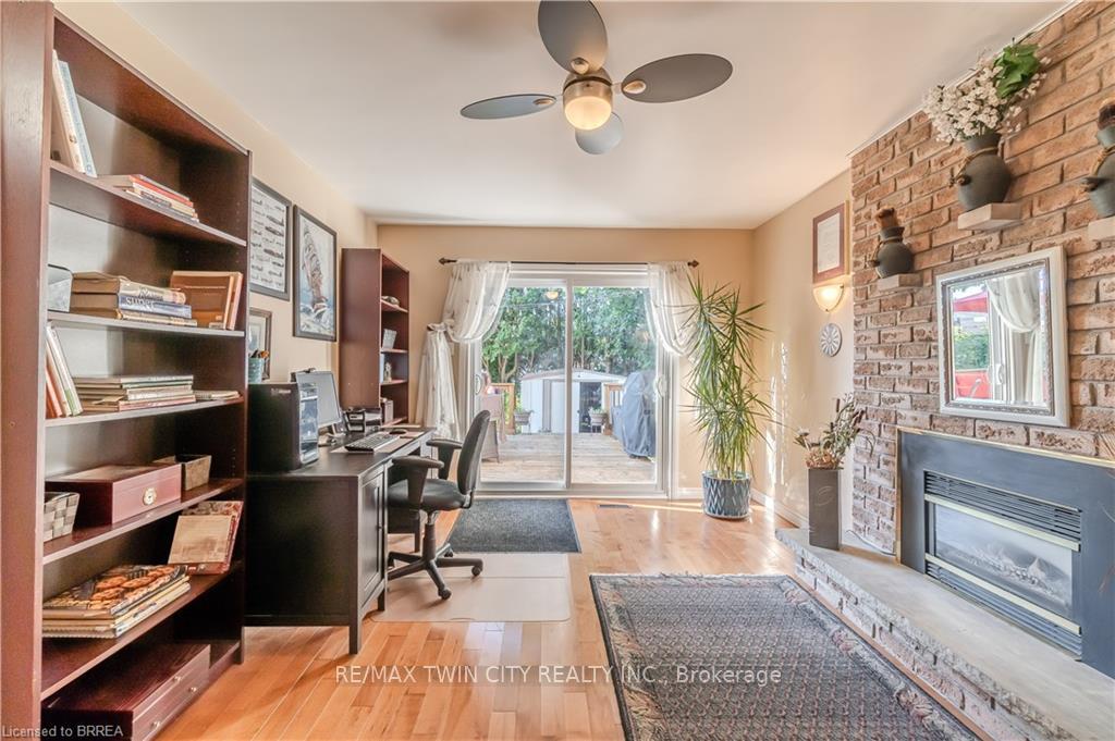 Photo 12 of 19 Trillium Way, Brant, Paris — HOMEH