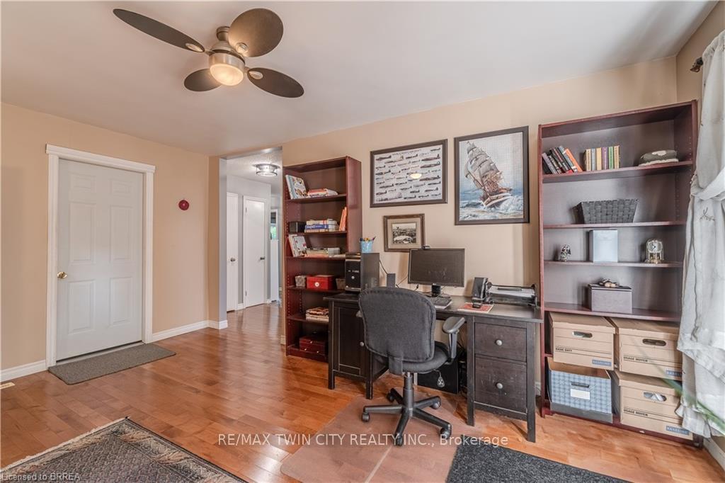 Photo 13 of 19 Trillium Way, Brant, Paris — HOMEH