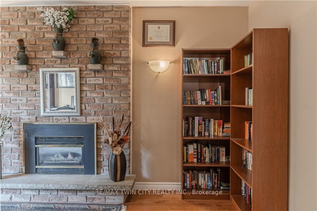 Photo 14 of 19 Trillium Way, Brant, Paris — HOMEH