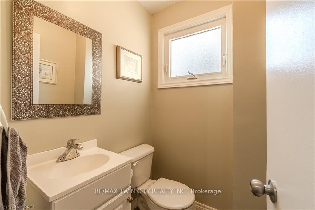 Photo 15 of 19 Trillium Way, Brant, Paris — HOMEH