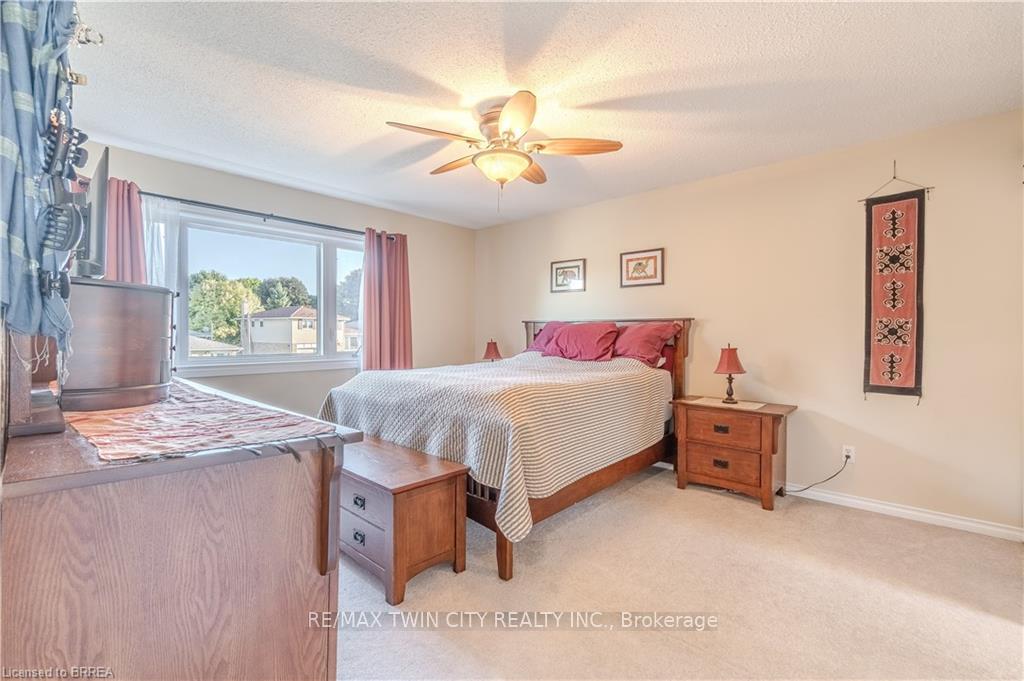Photo 16 of 19 Trillium Way, Brant, Paris — HOMEH