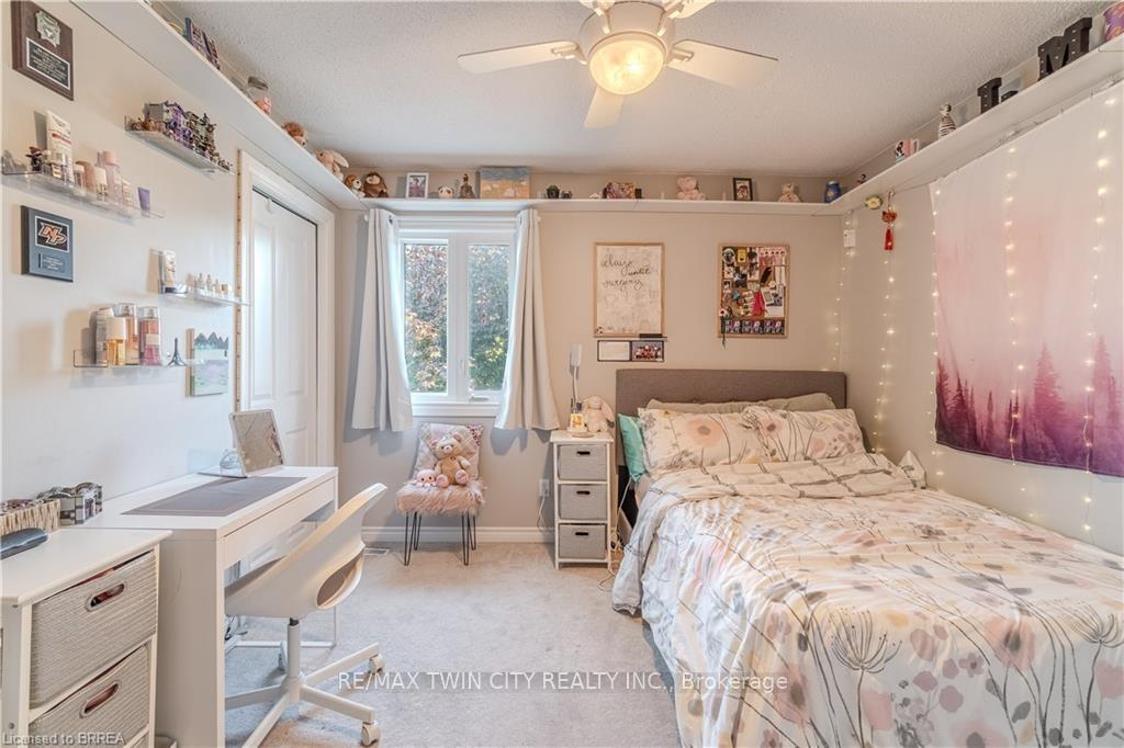Photo 23 of 19 Trillium Way, Brant, Paris — HOMEH