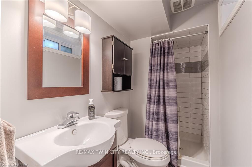 Photo 28 of 19 Trillium Way, Brant, Paris — HOMEH