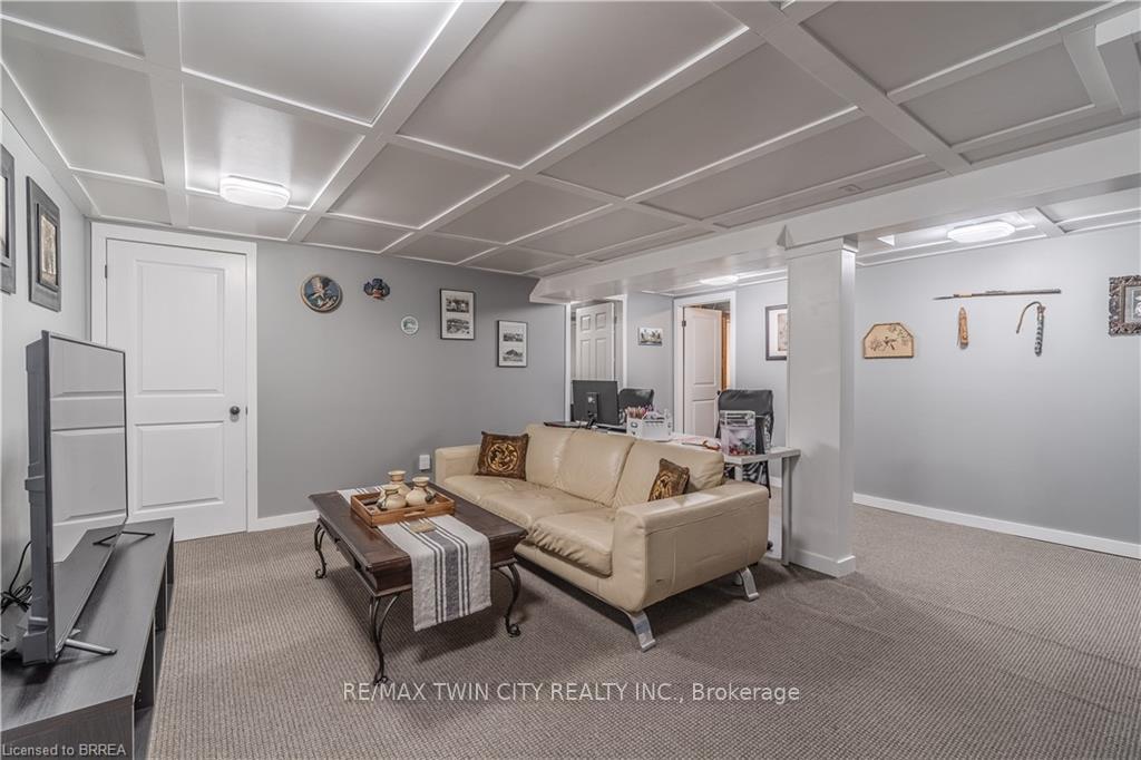 Photo 26 of 19 Trillium Way, Brant, Paris — HOMEH