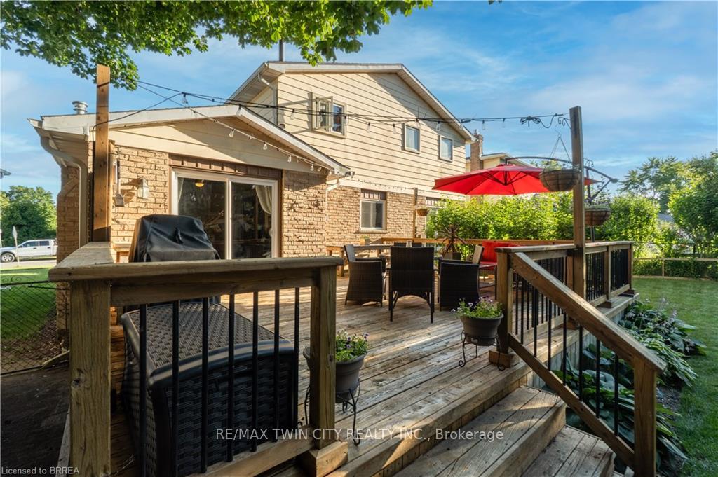 Photo 30 of 19 Trillium Way, Brant, Paris — HOMEH