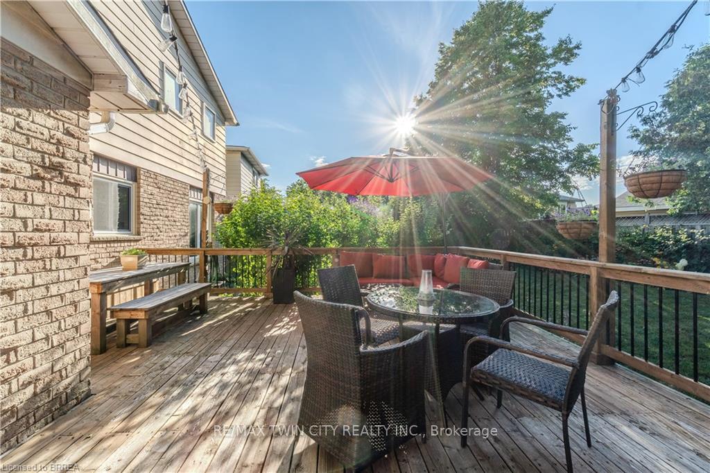 Photo 32 of 19 Trillium Way, Brant, Paris — HOMEH