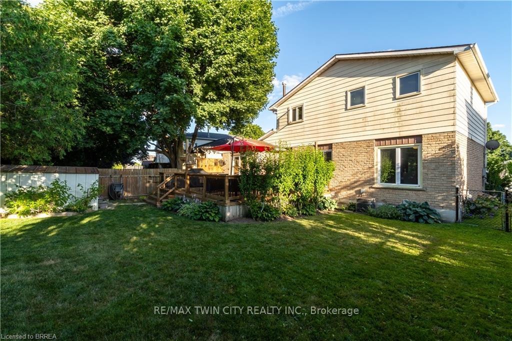 Photo 34 of 19 Trillium Way, Brant, Paris — HOMEH
