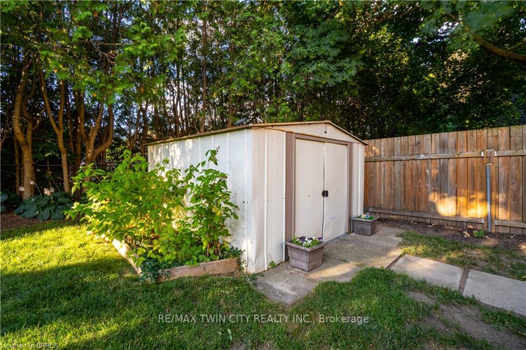 Photo 36 of 19 Trillium Way, Brant, Paris — HOMEH