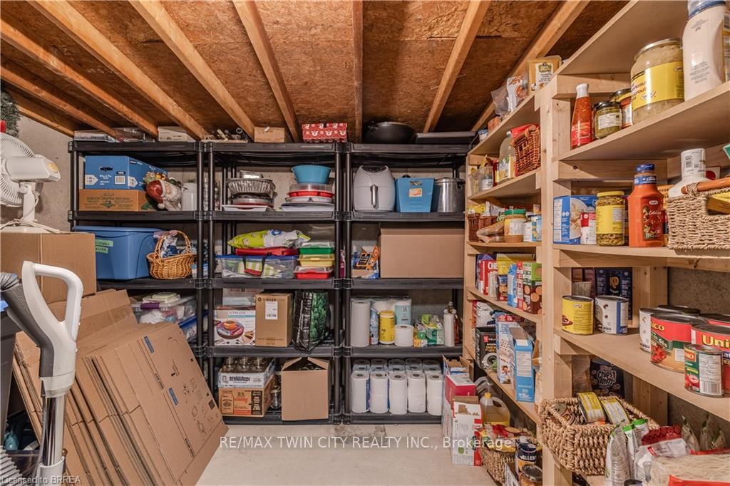 Photo 35 of 19 Trillium Way, Brant, Paris — HOMEH