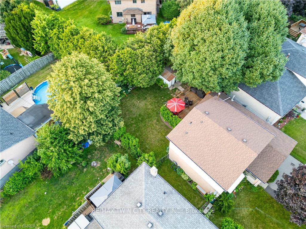 Photo 37 of 19 Trillium Way, Brant, Paris — HOMEH