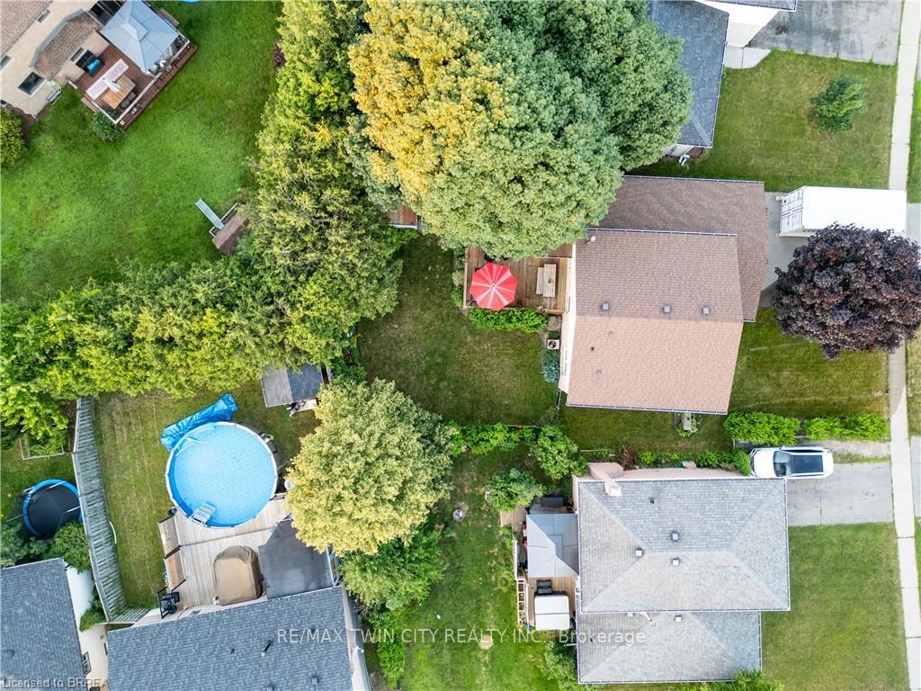 Photo 41 of 19 Trillium Way, Brant, Paris — HOMEH
